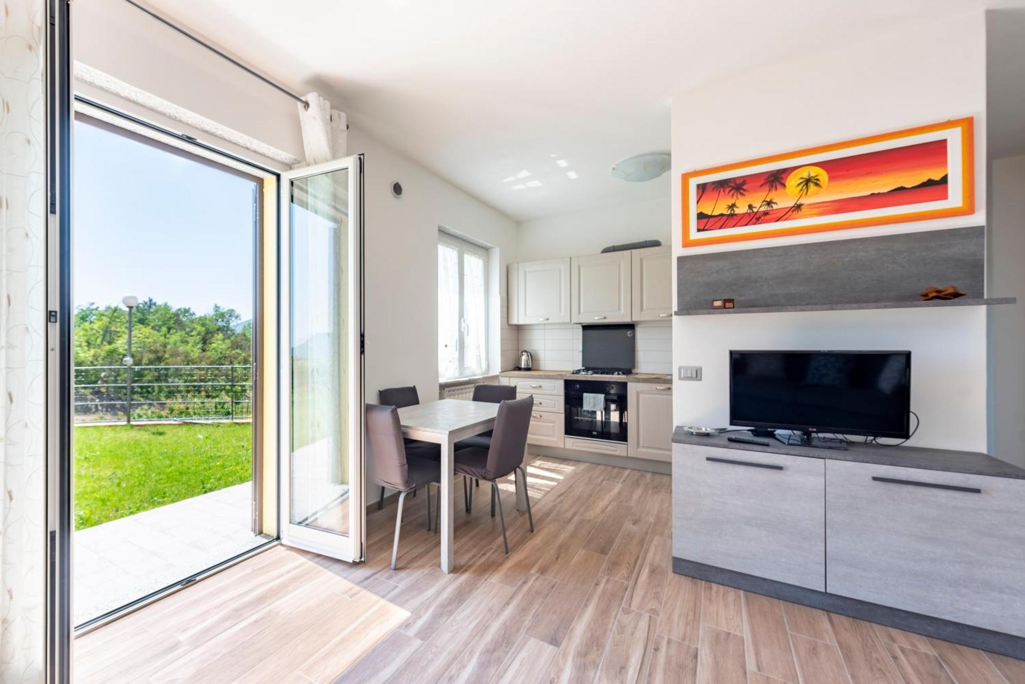 Joivy Villa Guanna - Charming Flat With Garden Bracco エクステリア 写真