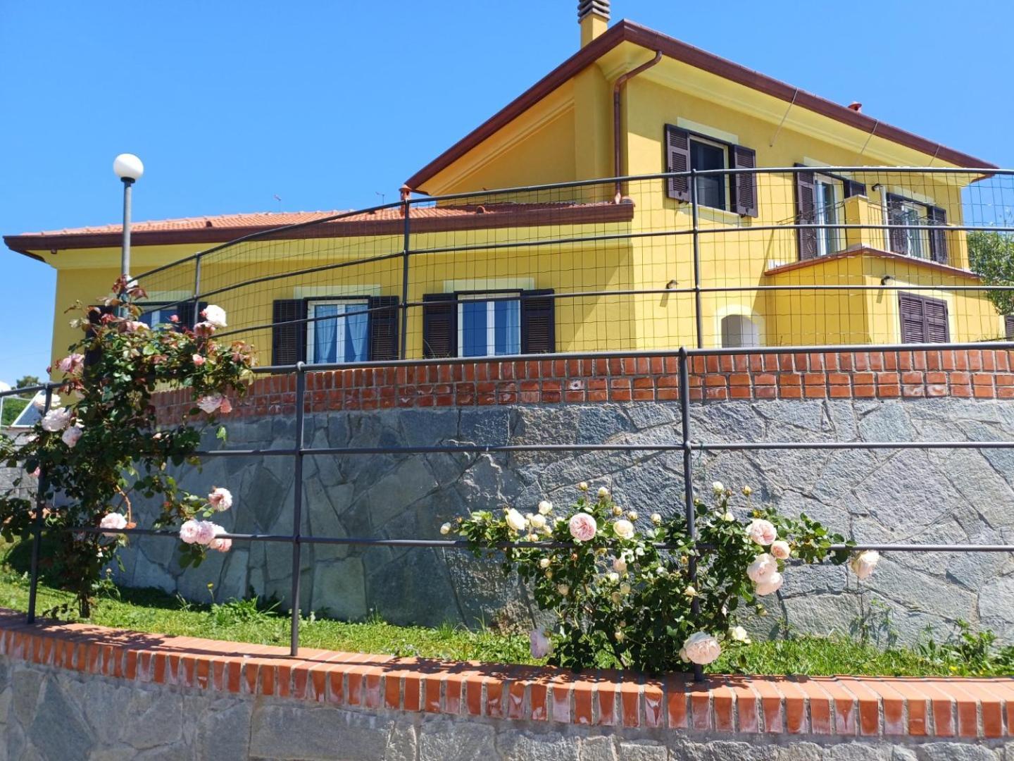 Joivy Villa Guanna - Charming Flat With Garden Bracco エクステリア 写真