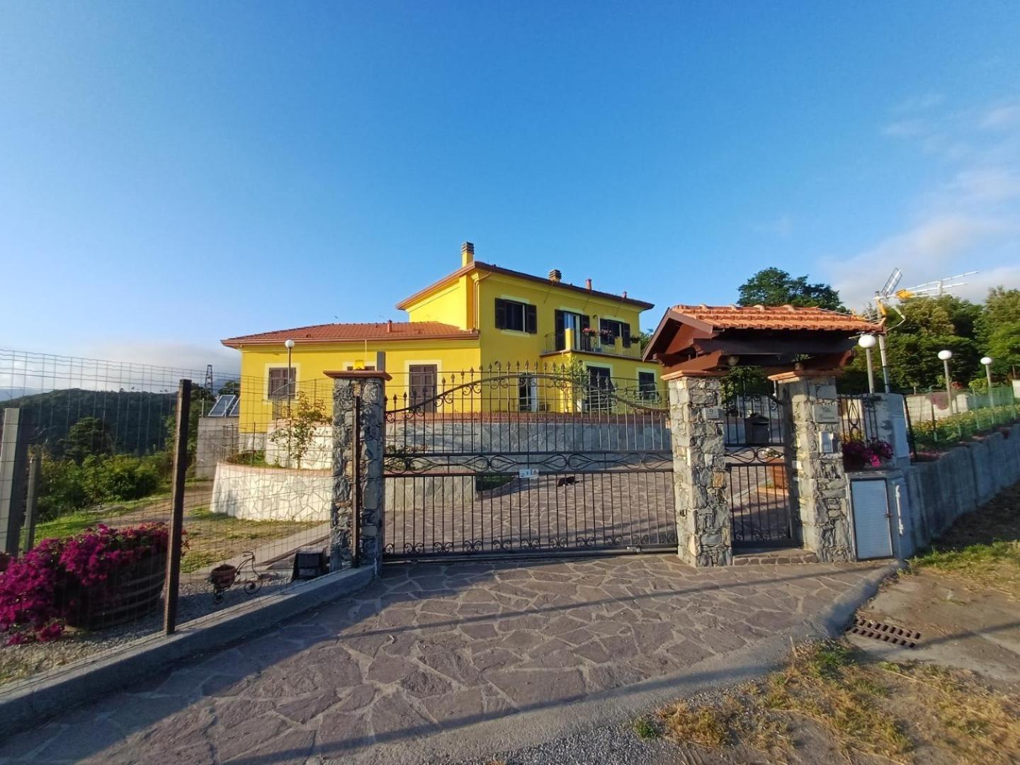Joivy Villa Guanna - Charming Flat With Garden Bracco エクステリア 写真